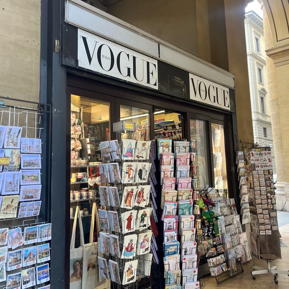 Meet your Posher, Alessandra - Picture 1 of 1